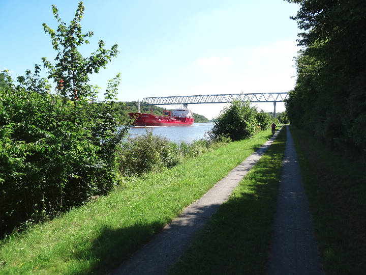 Schiff auf dem Nord-Ostsee-Kanal